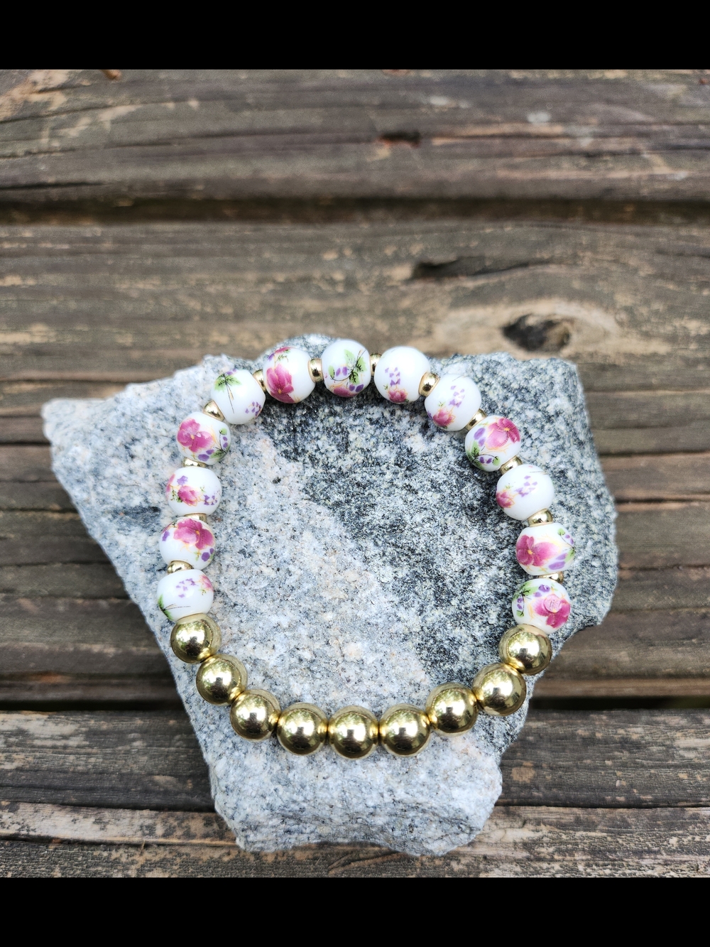 Floral  Ceramic and Gold Bead Stretch Bracelet.